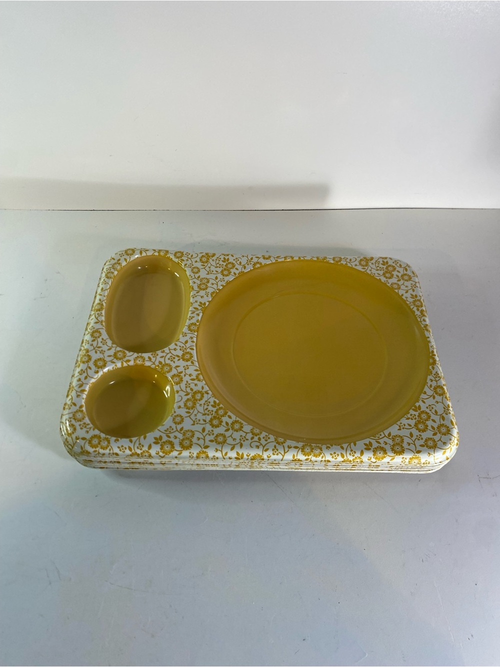 Vintage Set Of 10 MCM Yellow Floral Plastic Compartment Picnic TV Trays 13x9